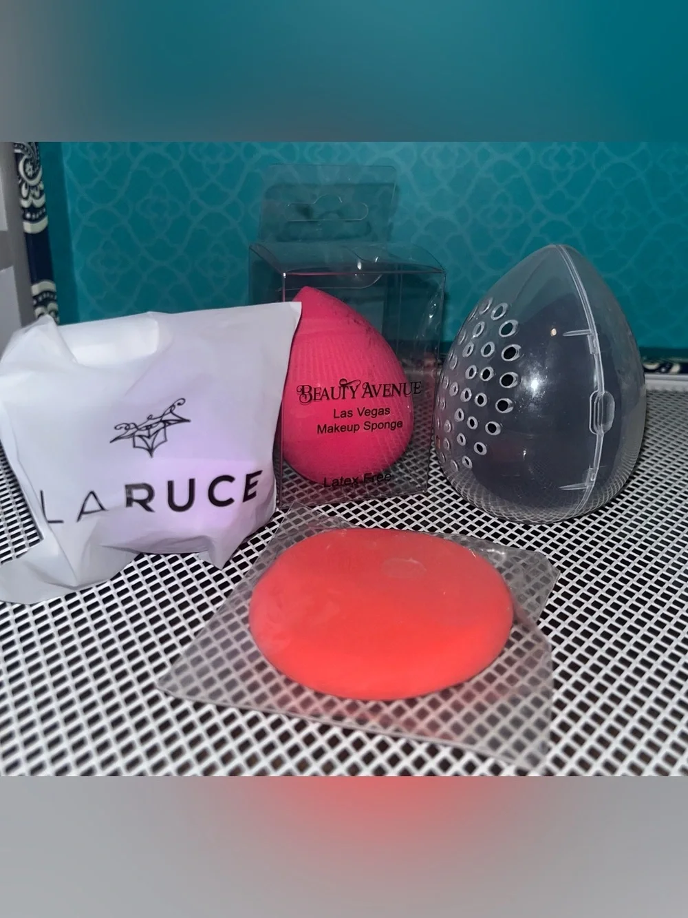 Beauty Avenue and 3 other brands Makeup Sponge and blenders.